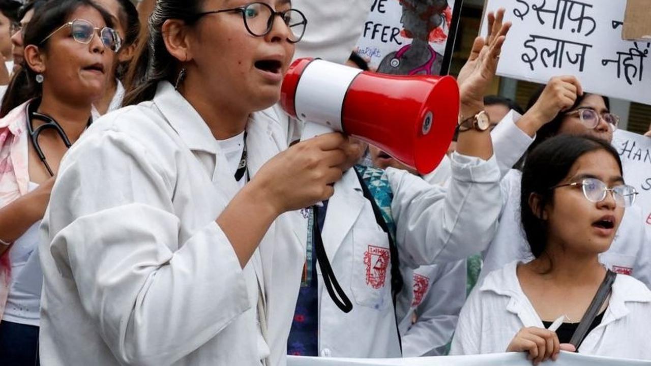 Langkah ini diambil untuk memastikan bahwa pelayanan kesehatan tetap berjalan meskipun dalam kondisi darurat. Foto: Reuters
