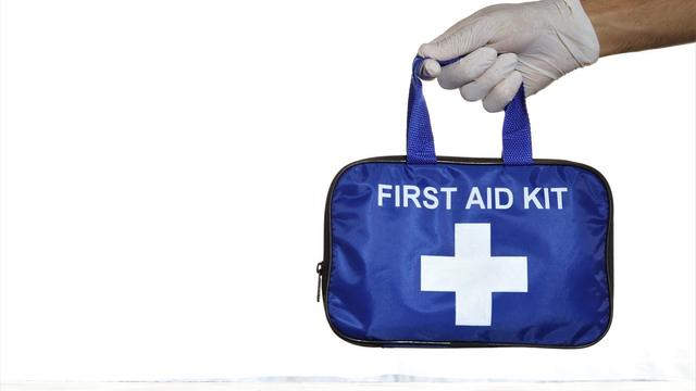 Ilustrasi emergency kit, first aid kit, tas siaga bencana