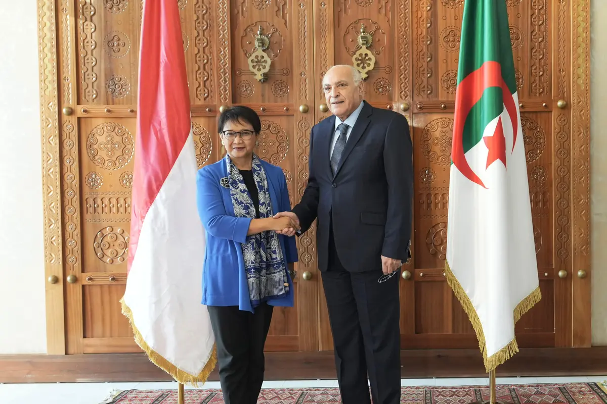 Menteri Luar Negeri RI Retno Marsudi melakukan kunjungan bilateral sehari ke Aljazair (20/12). (Kemlu RI).