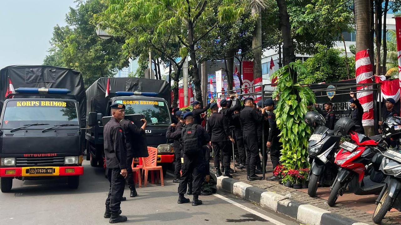 Gedung Kemenhub Dijaga Brimob Jelang Demo Ojol 17 September Hari Ini