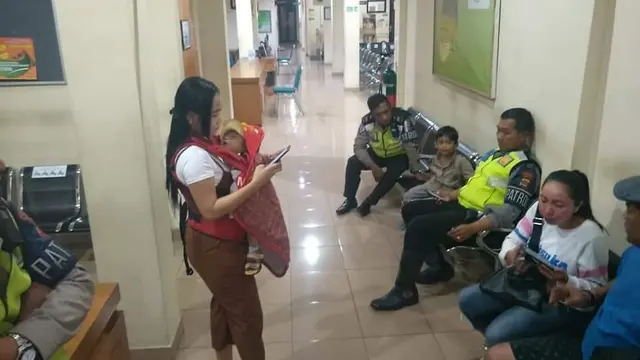 Ibu muda melahirkan di tanah lapang di Bali