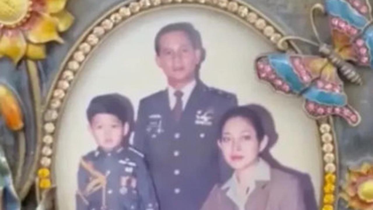 Foto Lawas Titiek Soeharto Pakai Seragam Persit