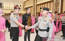 Kapolda Kalsel Beri Kenaikan Pangkat 1.000 Personel, Dorong Peningkatan Kinerja Polri Kalsel
