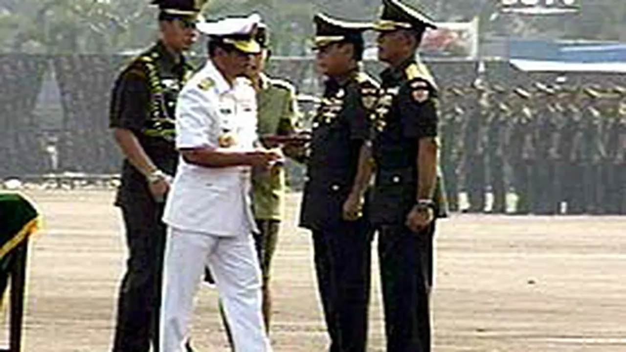 060602cSertijab1.jpg