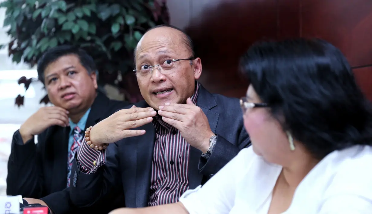 Polemik yang pengakuan Kiswinar yang mengaku anak Mario Teguh masih berlanjut. Setelah melakukan somasi, hingga akhirnya lapor polisi, Mario Teguh akhirnya buka suara kembali. (Adrian Putra/Bintang.com)