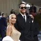 Kim Kardashian dan Pete Davidson di Met Gala 2022. (Evan Agostini/Invision/AP)