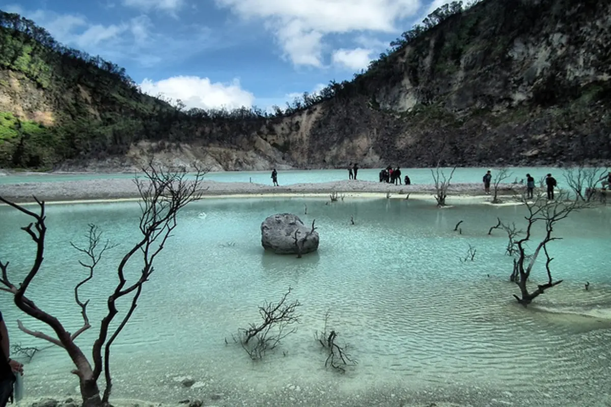 [Bintang] Selain Kawah Merapi, Ini Kawah-kawah Cantik di Indonesia
