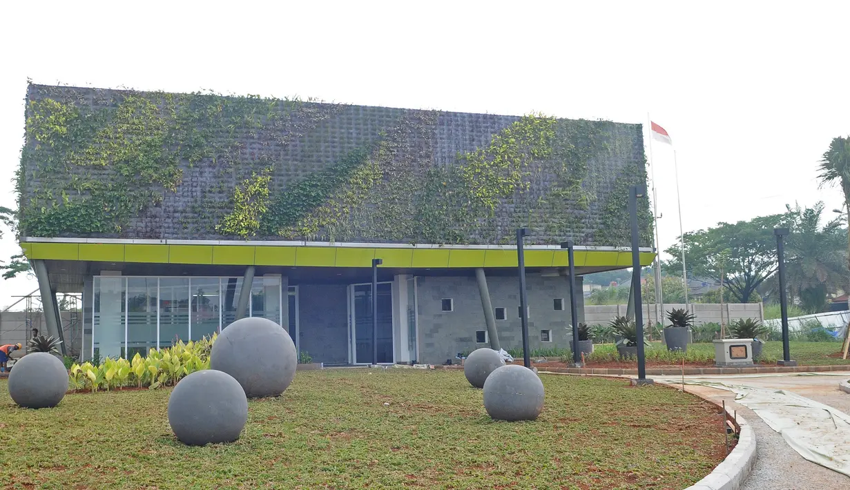 Suasana di Proyek pembangunan alun-alun kota Depok, Jawa Barat, Rabu (9/1). Proyek pembangunan alun-alun kota Depok Tahap pertama seluas 1,8 hektare dengan biaya Rp32 miliar. (Liputan6.com/Herman Zakharia)