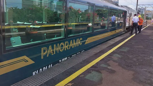 Liputan6.com berkesempatan menjajal Kereta Panoramic relasi Gambir-Bandung yang dioperasikan oleh PT KAI (Persero). Kereta Panoramic punya kaca super lebar di sisi kanan dan kiri dan sunroof yang bisa secara otomatis dibuka tutup. (Arief/Liputan6.com)