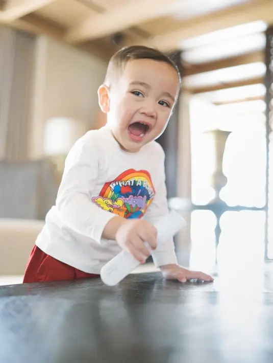 Seperti kebanyakan anak kecil pada umumnya, Rayyanza kerap kali melakukan hal lucu. Salah satunya saat dia sedang marah. [Instagram/raffinagita1717]