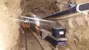 Polisi menemukan terowongan lintas perbatasan terpanjang antara Meksiko dan AS, Kamis (22/10). Terowongan sepanjang sekitar 800 m tersebut digunakan geng untuk menyelundupkan narkoba dari Tijuana ke California, San Diego. (REUTERS/Mexico's Federal Police)
