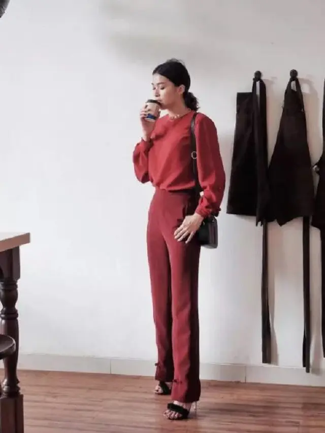 [Bintang] Modern Kekinian, Ikuti 3 Tips Berpakaian Ini Saat Kamu Telat ke Kantor