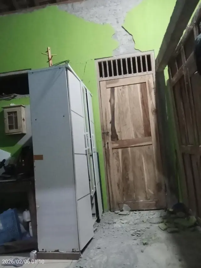 Gempa Pacitan menyebabkan rumah warga rusak. (BNPB)