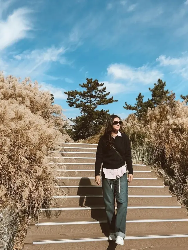 Dea Annisa sedang berlibur di Korea, penampilannya bisa kamu jadikan inspirasi untukmu yang ingin berlibur