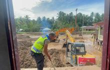 Polri Kerahkan Puluhan Alat Berat Percepat Pemulihan Bencana di Sumatra