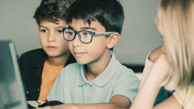 12 Cara Membangun Inisiatif pada Anak agar Lebih Mandiri (photo by freepik.com)