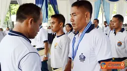 Citizen6, Surabaya: Atlet-atlet menembak Pasmar-1 yang terdiri dari Lettu Marinir Setyawan dan lettu Marinir Yudi Gupala yang bertanding dalam kategori tembak reaksi berhasil menjadi yang terbaik. (Pengirim: Budi Abdillah)