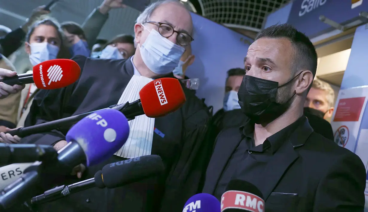Setelah Mathieu Valbuena melaporkan kasus pemerasan tersebut ke pihak kepolisian, Karim Benzema langsung diasingkan dari Timnas Prancis karena dituduh sebagai perantara para pemeras. (AFP/Thomas Samson)