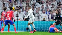 Dalam laga ini, Real Madrid unggul mutlak dalam hal jumlah tembakan. Real Madrid mencatatkan total 23 shots, sedangkan Atletico Madrid 10 shots. (AP Photo/Manu Fernandez)