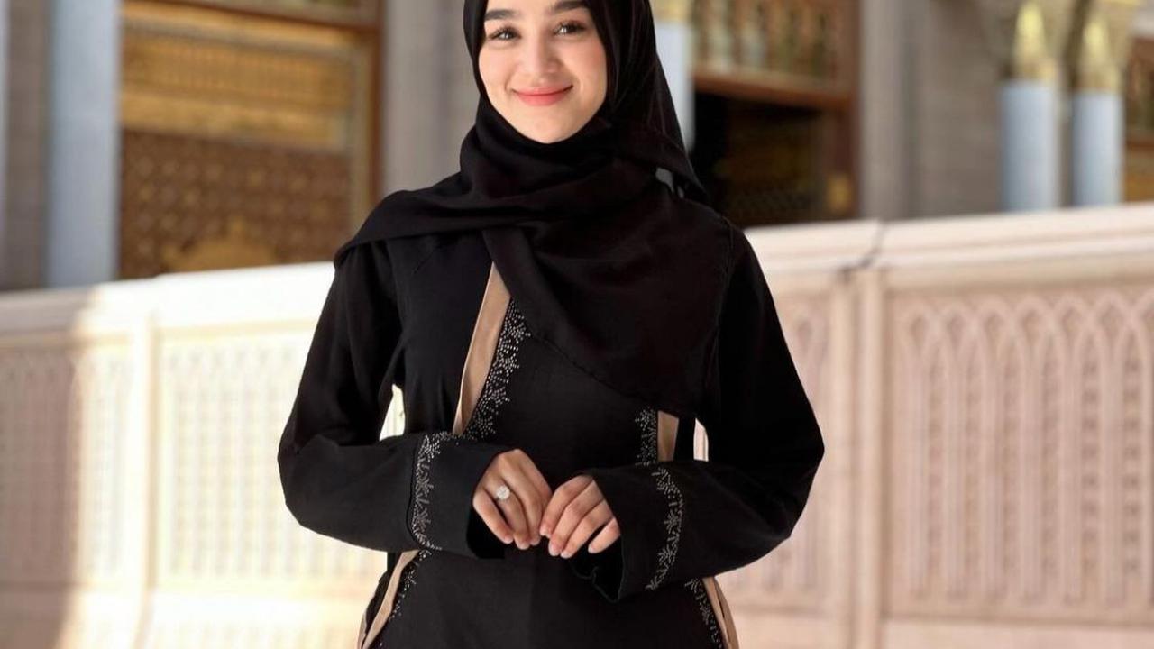 7 Potret Glamor Hana Hanifah, Apakah Ada Hubungan dengan Dugaan Korupsi?