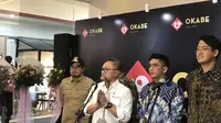 Menteri Perdagangan Zulkifli Hasan meresmikan Okabe Gallery, toko bahan bangunan juga menjual perlengkapan rumah tangga yang berada di Alam Sutera, Tangerang Selatan, Banten. (Elza Hayarana Sahira)