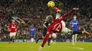 Alejandro Garnacho sekali lagi menunjukkan performa apik. Ia kerap membahayakan pertahanan lawan dan berandil memberi assist untuk gol kedua McTominay. (AP Photo/Dave Thompson)