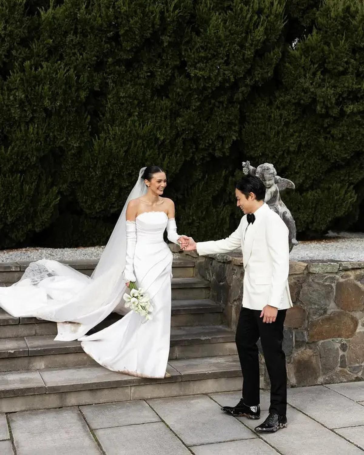 Pesona Anggun Amanda Rawles Menikah di Australia, Berbalut Gaun Pengantin Modern Klasik Karya Hian Tjen