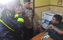 Mobil Tabrak Warung Ayam Geprek dan Motor, 2 Pegawai Kena Tumpahan Minyak Panas