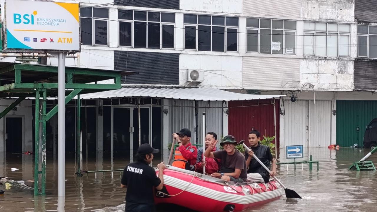 Banjir melanda di kawasan Pondok Maharta, Tangerang Selatan (Tangsel).