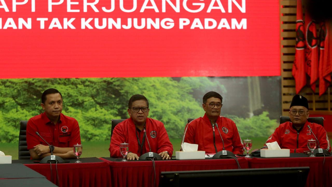Hasto Kristiyanto konferensi pers jelang HUT ke-52 PDIP