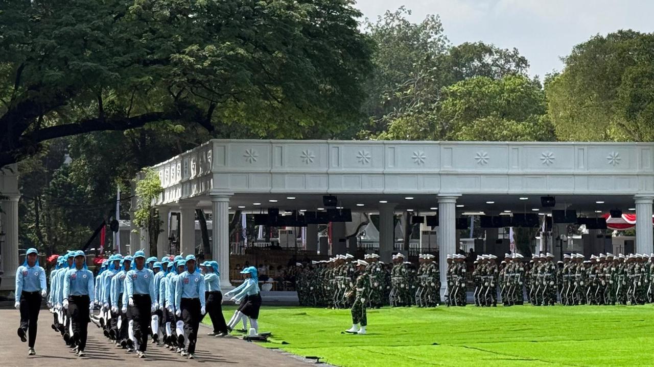 Paskibraka Gladi Kotor di Istana