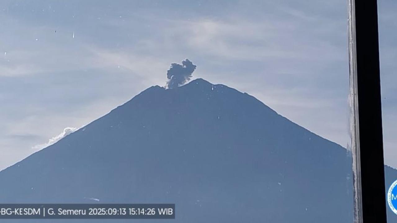 Fakta Unik: Gunung Semeru Erupsi 5 Kali dalam Sehari, Letusan Capai 500 Meter di Atas Puncak!