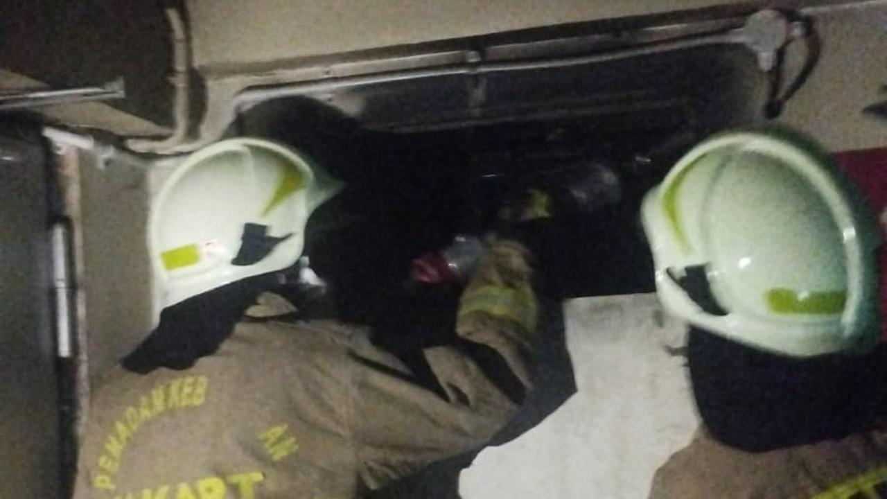 Kebakaran terjadi di Rooftop Blok M Square, Jalan Melawai, Kelurahan Melawai, Kecamatan Kebayoran Baru, Jakarta Selatan, Senin (18/12/2023).