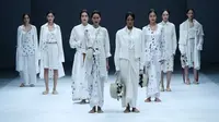 Koleksi Sejauh Mata Memandang sebagai salah satu Dewi Fashion Knights (DFK) di runway Jakarta Fashion Week. (JFW) 2021. (dok. Jakarta Fashion Week)