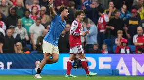 Bintang Brighton & Hove Albion Charalampos Kostoulas rayakan gol ke gawang Arsenal pada laga Liga Inggris 2026/2027, Sabtu (19/9/2026). (AP Photo/Kin Cheung)