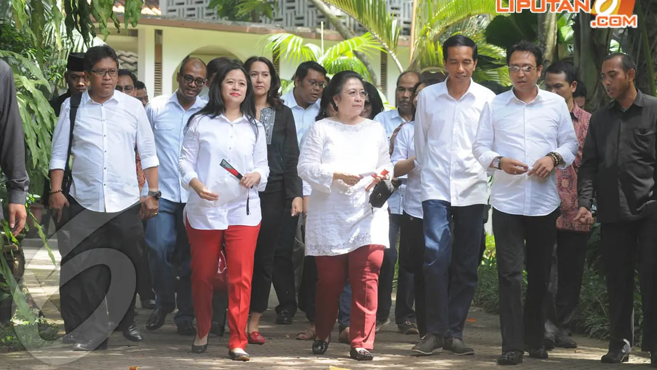 [FOTO] Jokowi Temani Bu Mega Pergi ke TPS
