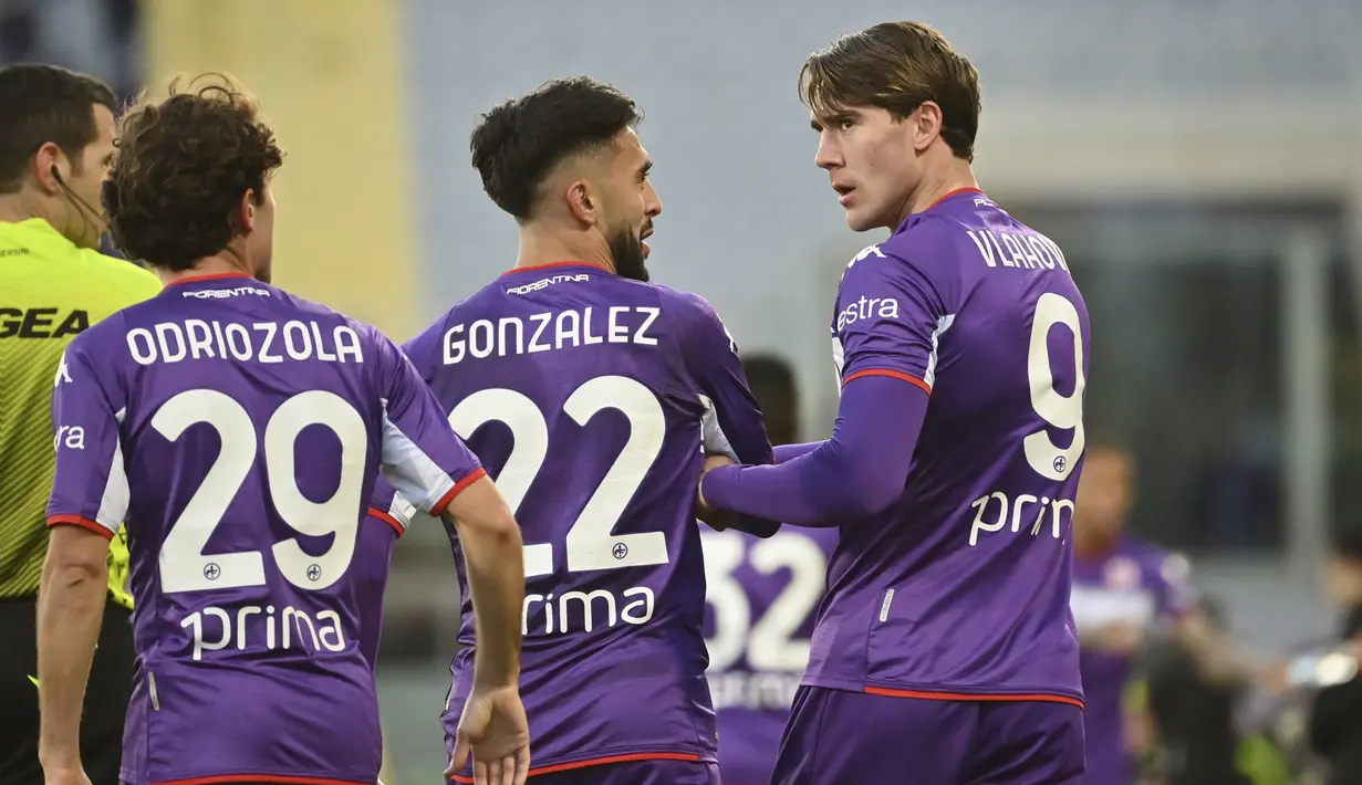 Skor 1-1 bertahan hingga laga usai. Dengan tambahan 3 angka, Fiorentina yang kini mengoleksi 30 poin, naik ke posisi ke-5 menggusur Juventus yang hanya mengoleksi 28 poin dari hasil imbang 1-1 kontra Venezia. (LaPresse via AP/Massimo Paolone)