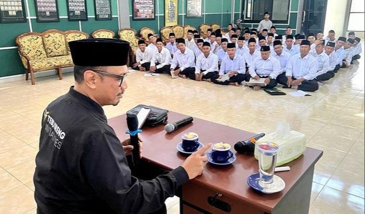 Aktif di Pesantren