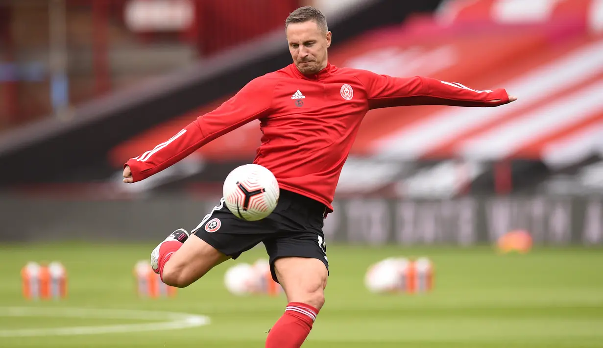 2. Phil Jagielka (38 tahun) - Bek Sheffield United ini menjadi pemain tertua kedua di Liga Inggris musim 2020/2021 ini. Phil Jagielka bergabung dengan Sheffield United dengan status bebas transfer usai dilepas dari Everton pada 2019 lalu. (AFP/Oli Scarff/pool)