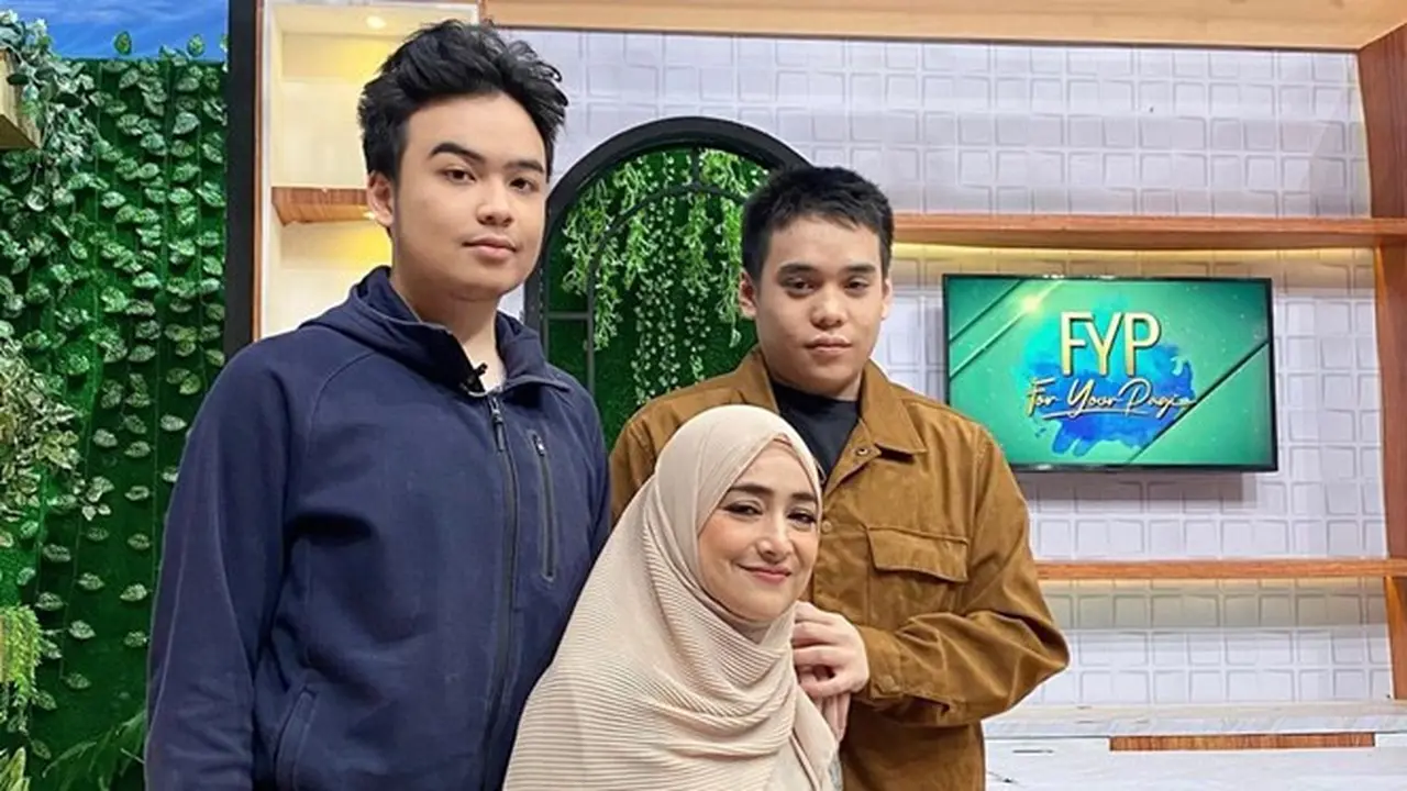 7 Potret Kebersamaan Cindy Fatikasari dengan Anak Kembarnya, Jarang Tersorot