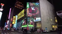 Iklan lini mode asal Indonesia, Erigo, mejeng di Times Square New York, Amerika Serikat. (dok. tangkapan layar IGTV @erigostore/https://www.instagram.com/p/CM1ZgBbB5O9/)