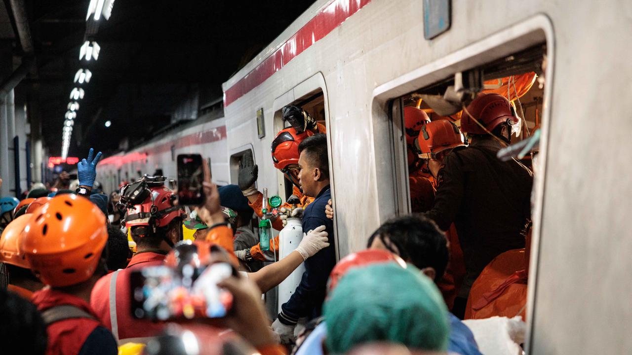 Lima Identitas Belum Terungkap, Ini Kendala Tim DVI Identifikasi Jenazah Korban Kecelakaan Kereta di Bekasi