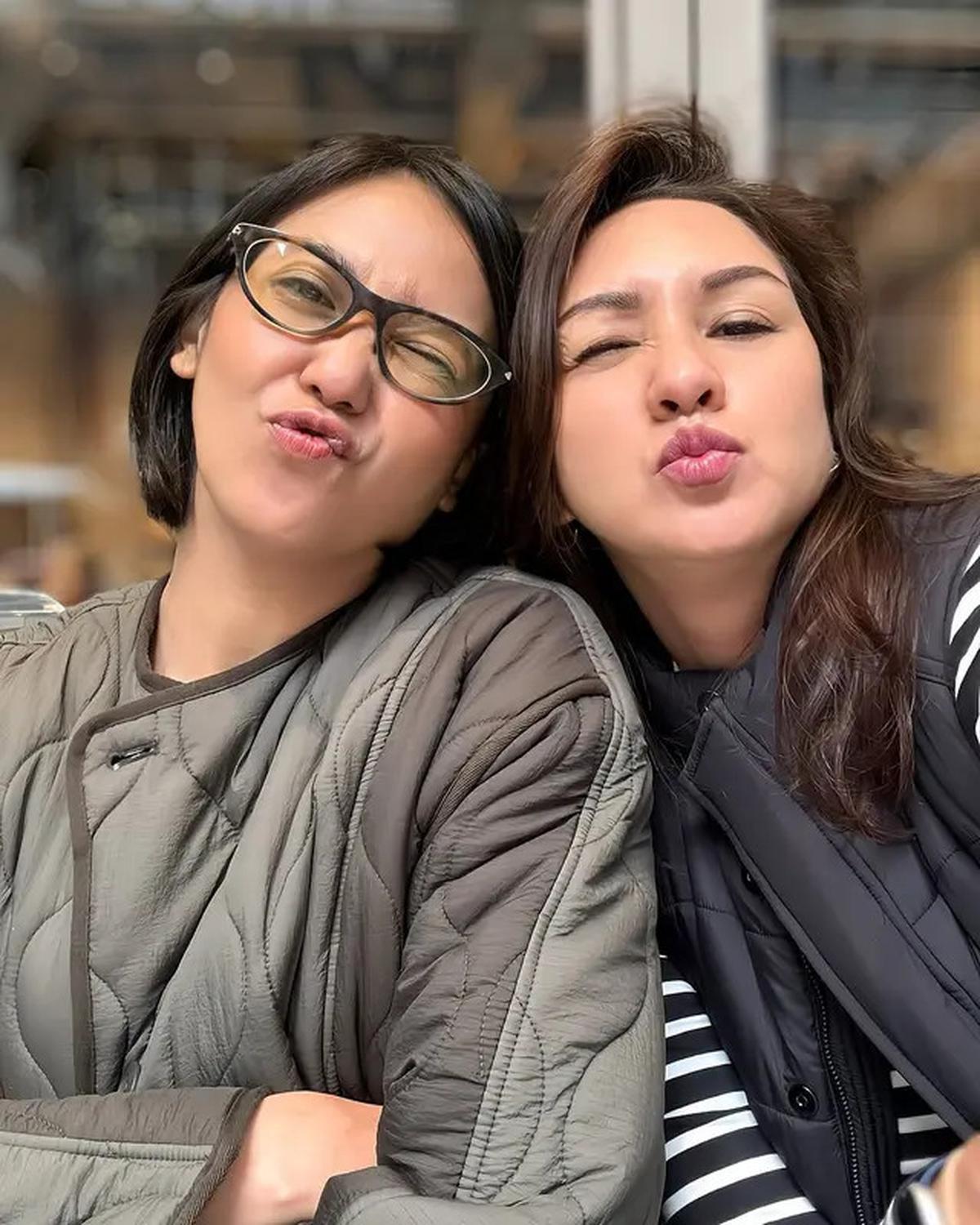 Bersahabat 22 Tahun, Ini 6 Potret Donna Agnesia Liburan Perdana Bareng Sahabat