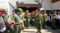 Puluhan personel dari 7 satuan TNI AD melakukan serbuan teritorial ke Kampus Universitas Bung Karno (UBK). (Nafiysul Qodar/Liputan6.com) 