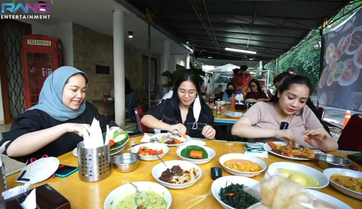 Nagita Slavina Borong Nasi padang (Youtube/Rans Entertainment)
