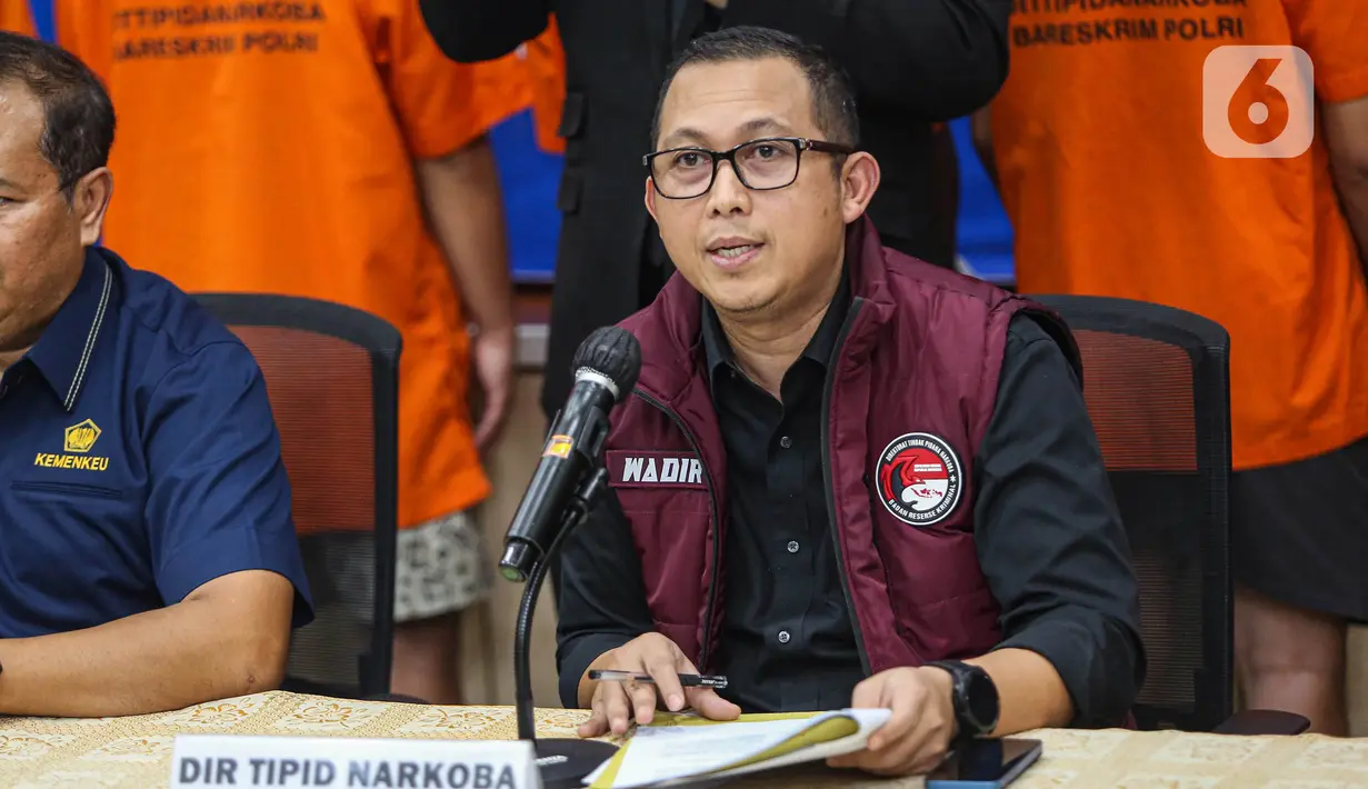 Pihak Bea Cukai bersama Mabes Polri bekerja sama dengan PT Pos Indonesia untuk memetakan narkotika tersebut akan dikirim ke mana. (Liputan6.com/Angga Yuniar)