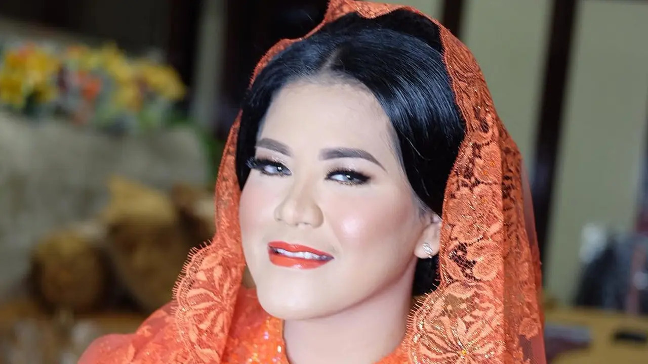 [Bintang] Jadi Boru Siregar, Makeup Kahiyang Ayu Sudah Khas Orang Batak
