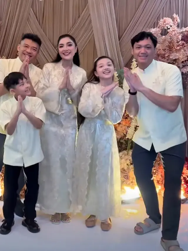 Warna Warni Busana Lebaran Keluarga Artis Tanah Air, dari Nagita Slavina hingga Maudy Ayunda