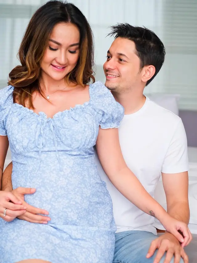 7 Potret Andrew Andika dan Istri Umumkan Hamil Anak Pertama Usai 3 Tahun Menikah