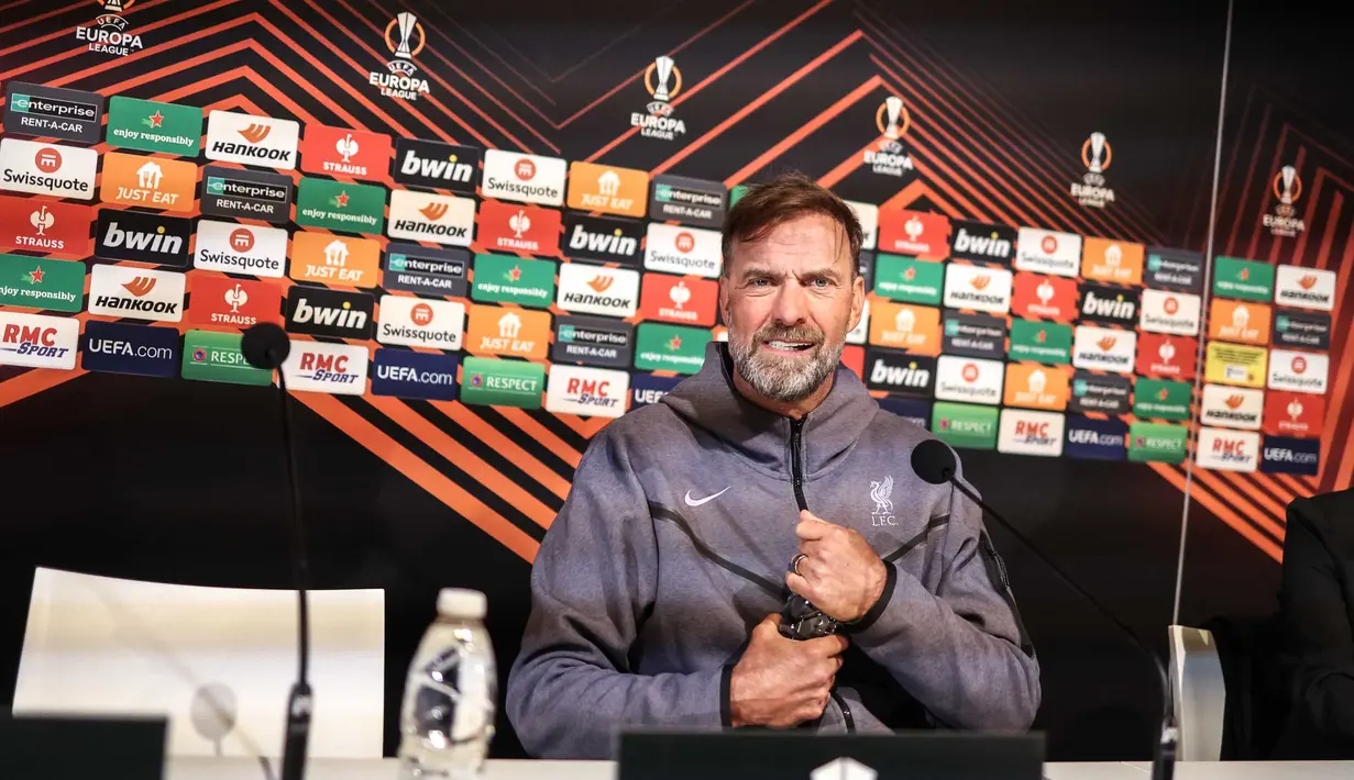 Jurgen Klopp saat menghadiri konferensi pers di Stadion TFC di Toulouse, barat daya Prancis, pada 8 November 2023, menjelang pertandingan sepak bola Liga Eropa UEFA melawan Toulouse FC. (Charly TRIBALLEAU/AFP)